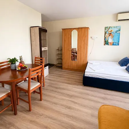 Tropical-style With Mountain Views * Sunny Beach