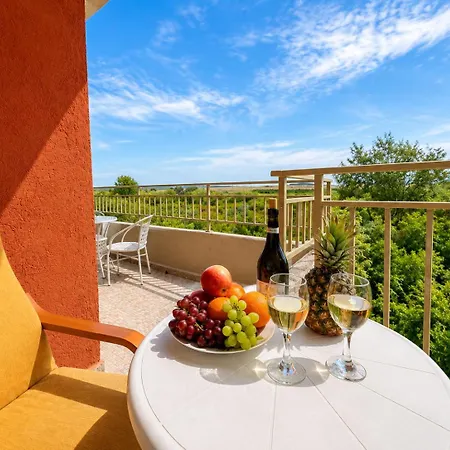 Tropical-style With Mountain Views Sunny Beach